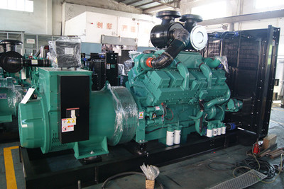 720KW康明斯柴油发电机成功出厂发往海南